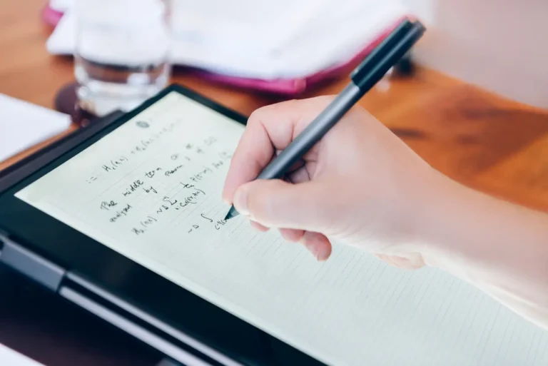Wybór idealnego tabletu do notatek – poradnik dla początkujących